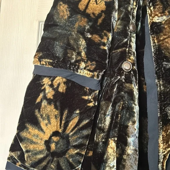 Sale. New free people hazel duster blk motif